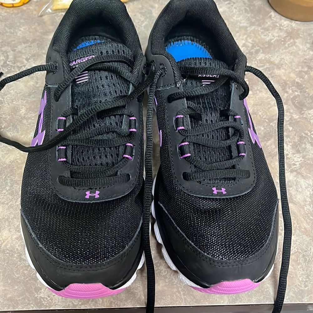 Under armor, tennis shoes 